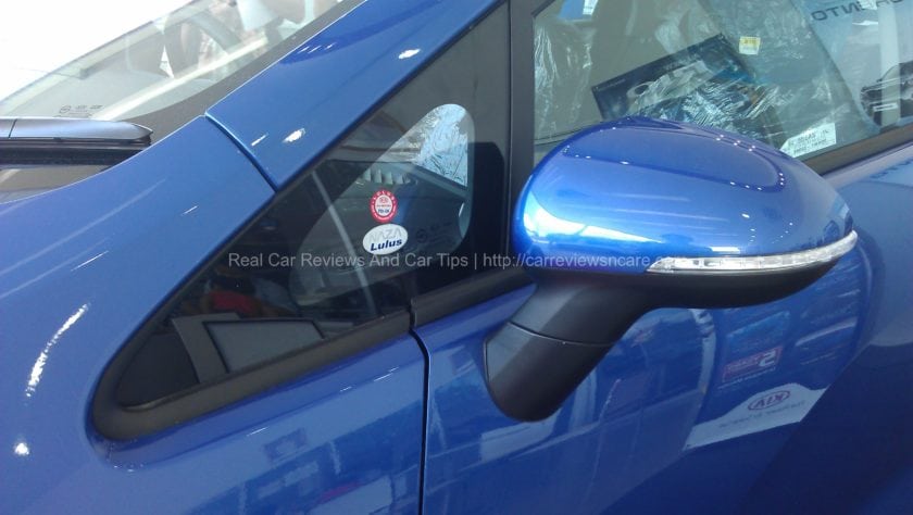 Rio Turning Indicator at Side Mirror