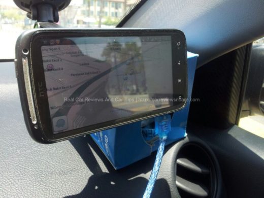 Car Cradle GripGo with Waze on HTC Sensation