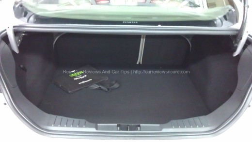 Ford Focus 2.0L Titanium Large Trunk