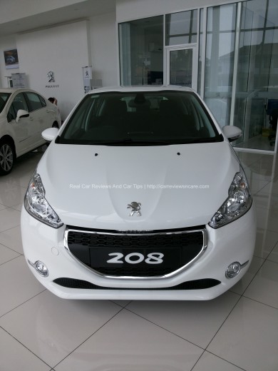 Peugeot 208 Front View