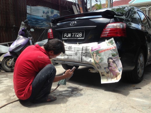 Spraying paint on the car's body kits