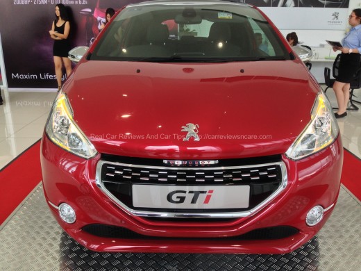 Peugeot 208 GTi Front View