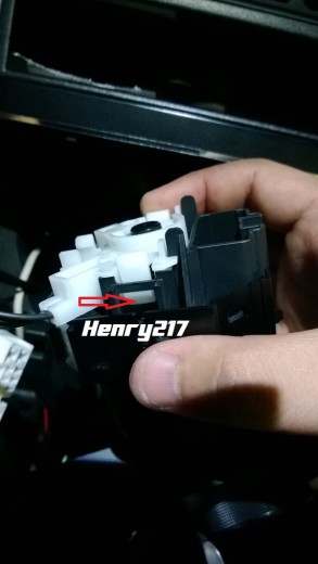 Remove Connector at Toyota Vios Panel AC Knob 