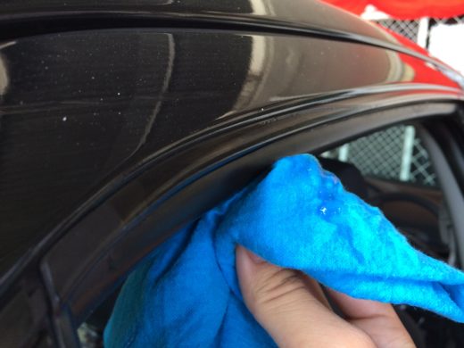 Application of the Armorall Protectant gel on the car door seal rubber 2