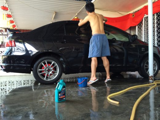 start the cleaning on top of the car 2