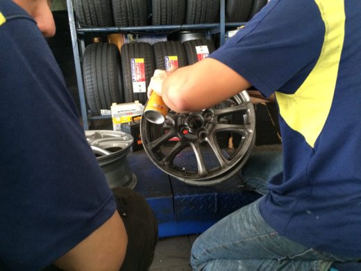 Spraying the Colorful Rubber Paint Film on the TRD Wheel