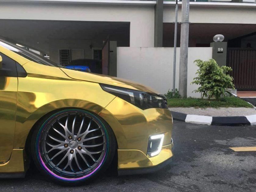 Lowered and negative chamber angel wheel of the gold Toyota Altis