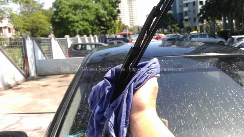 Wiper Blade Cleaning