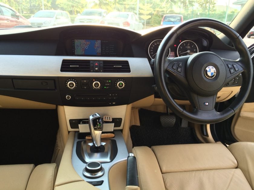 BMW 525i cockpit