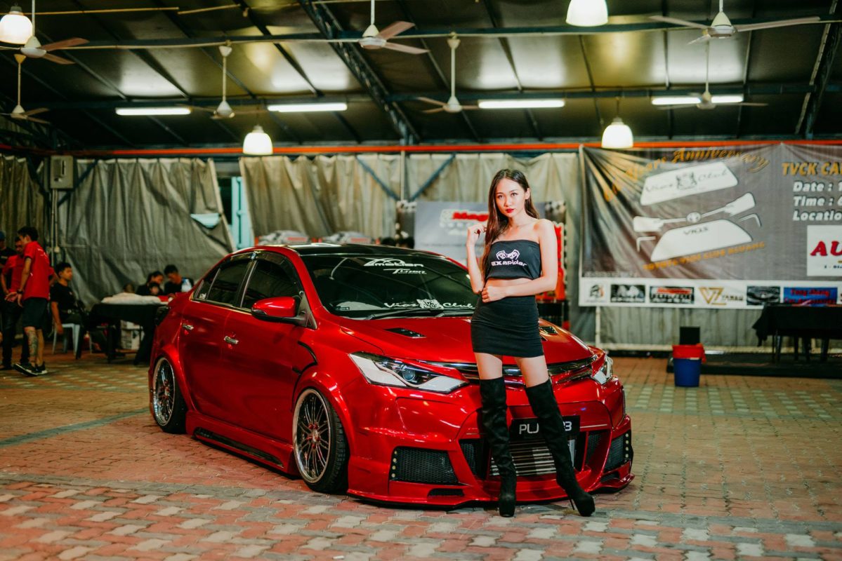 1 Chiu bu with Red Toyota Vios