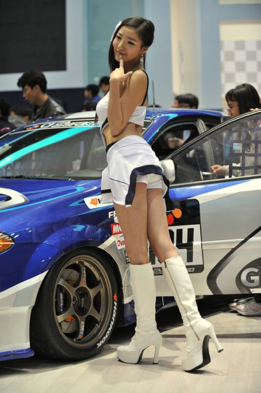 Sexy-Auto-Show-Girls-Asian-Models-by-KRWonders